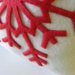 Red snowflake pillow 